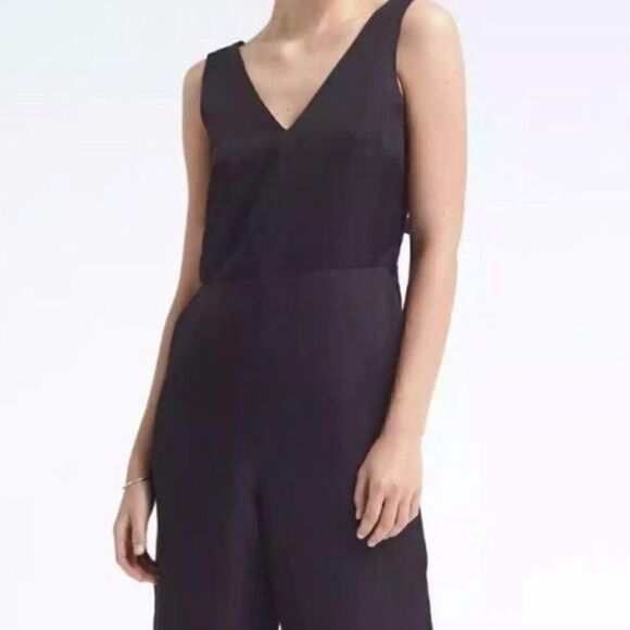 Banana Republic Tie Back V Neck Sleeveless Cropped Jumper - Picture 2 of 10